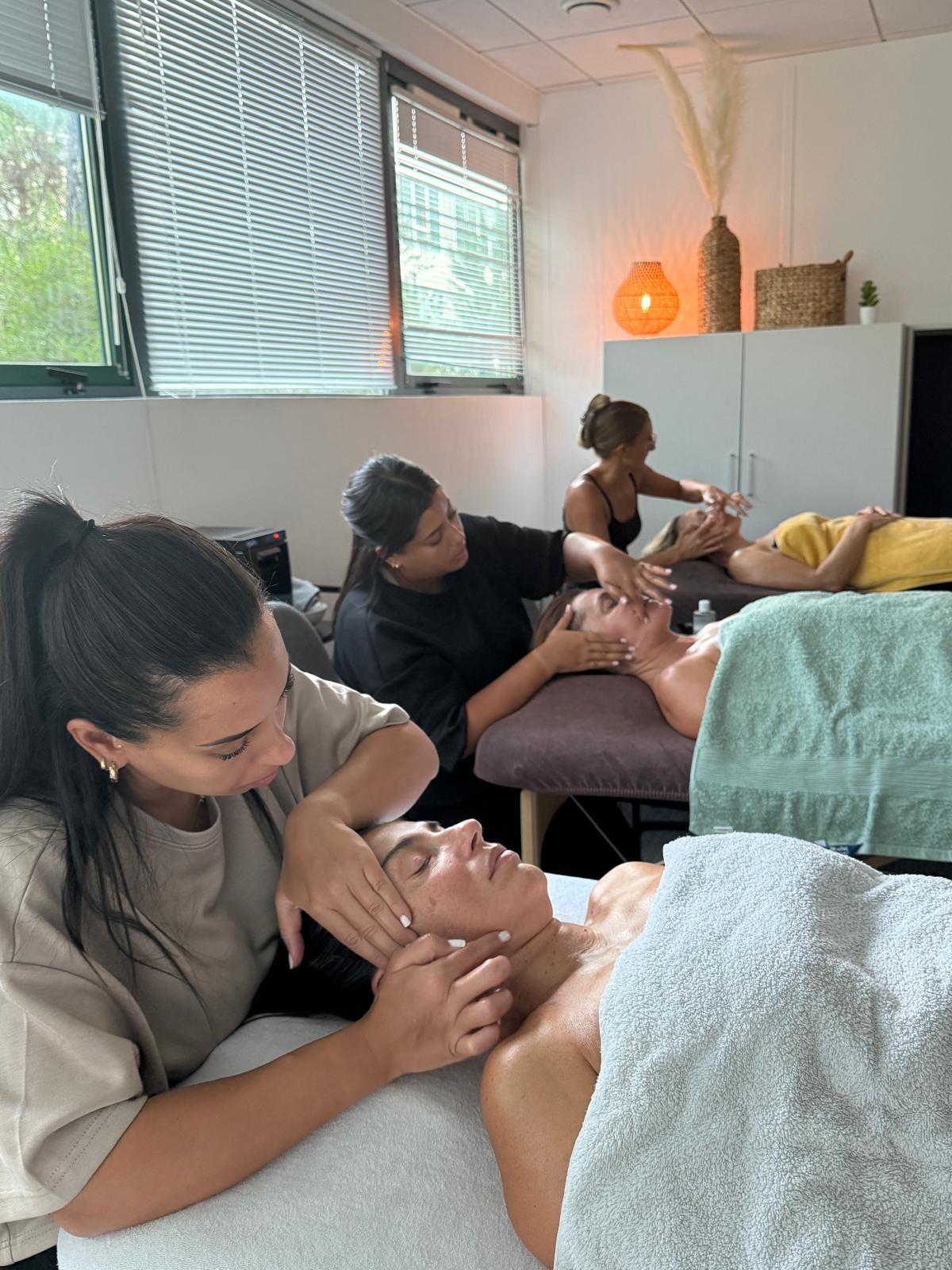 Élèves en formation Kobido ZenBeauty Formation – apprentissage du massage facial japonais traditionnel