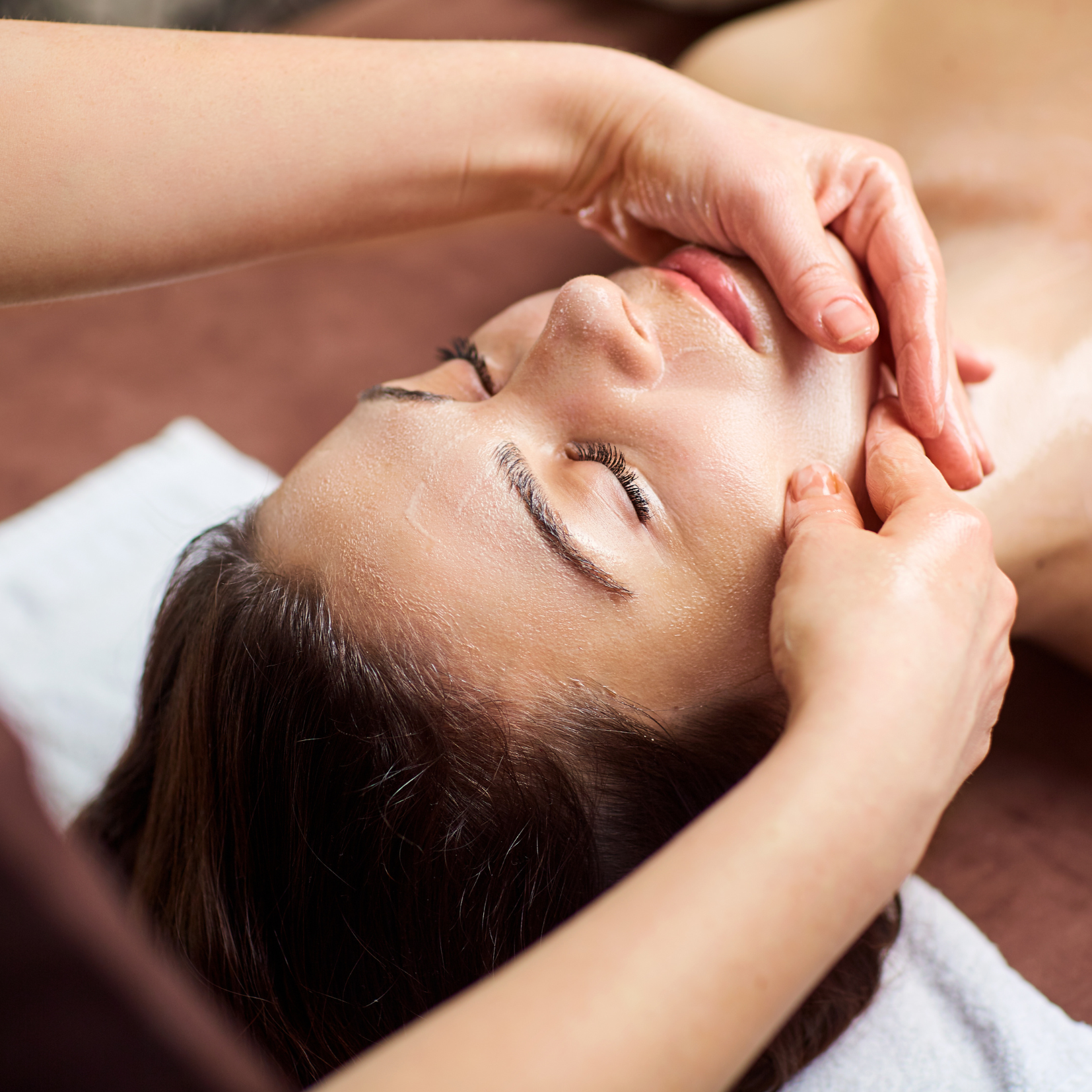 Massage Kobido japonais – technique de lifting naturel du visage enseignée chez ZenBeauty Formation